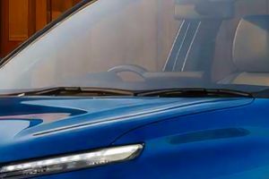 Front Windshield and Wiper Image of eC3
