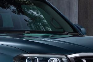 Front Windshield and Wiper Image of Scorpio N