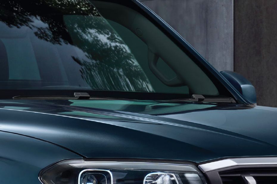 Front Windshield and Wiper Image of Scorpio N