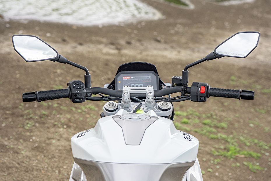 Handlebar of Tuono 457