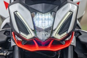 Headlamp of Tuono 457