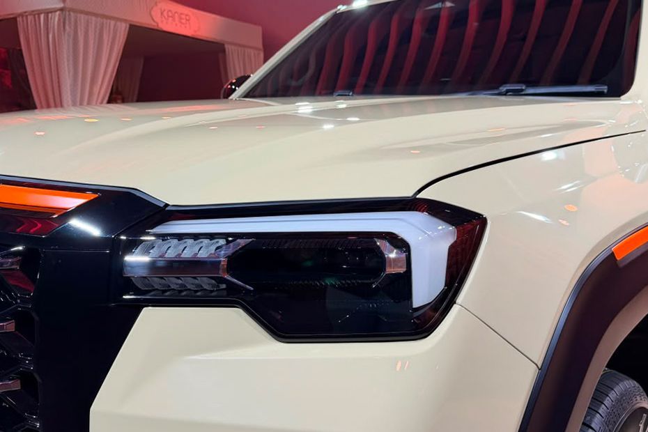 Headlight Image of Scorpio Lifestyler