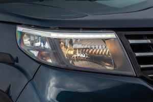 Headlight Image of Bolero Neo