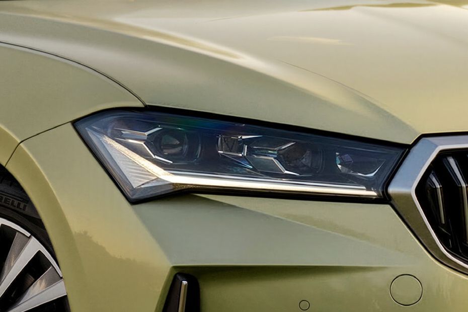 Headlight Image of Superb 2026