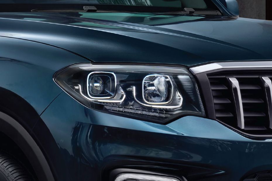 Headlight Image of Scorpio N