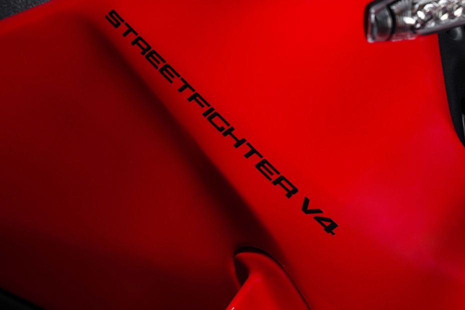 Model Badge of Streetfighter V4