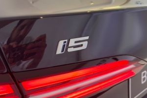 Model Badge Image of i5 LWB