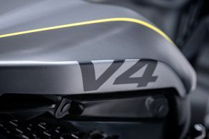 Model Badge of Diavel V4