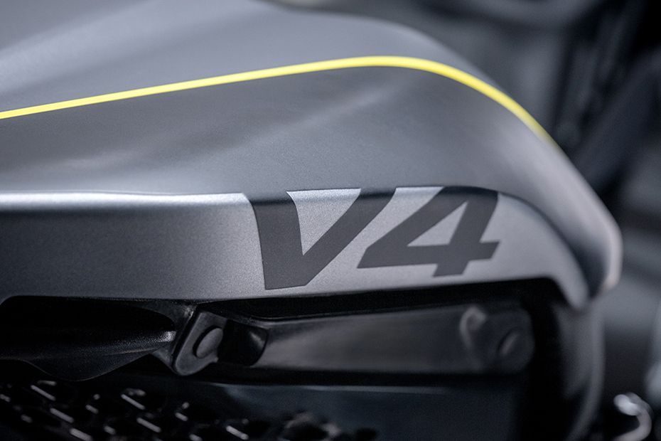 Model Badge of Diavel V4