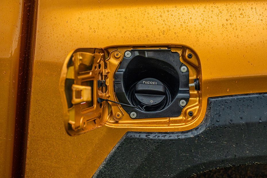 Fuel Lid (Open) Image of Hilux