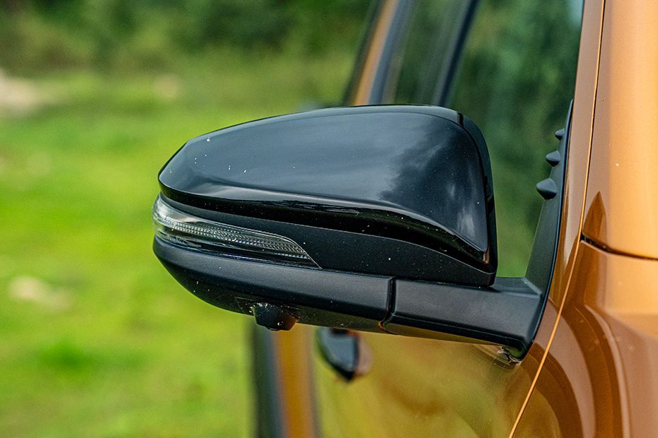 Outside Mirror Image of Hilux