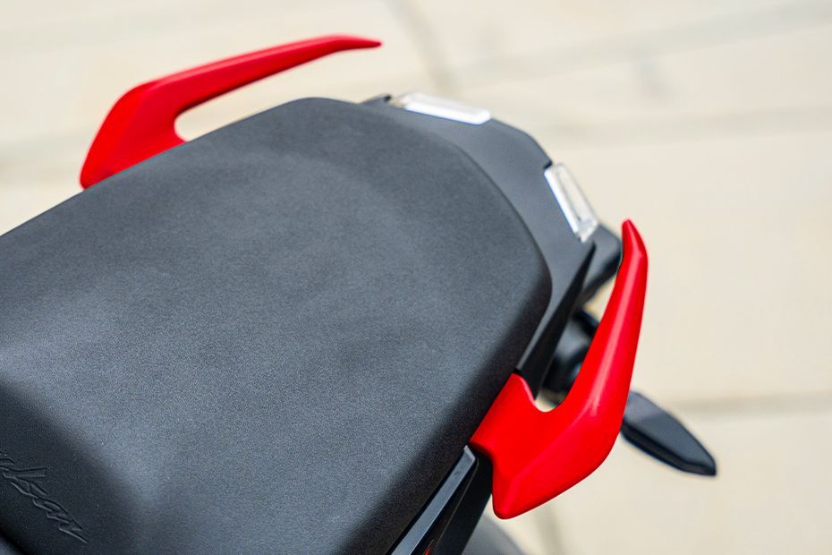Pillion Grab Rail of Pulsar N160 S