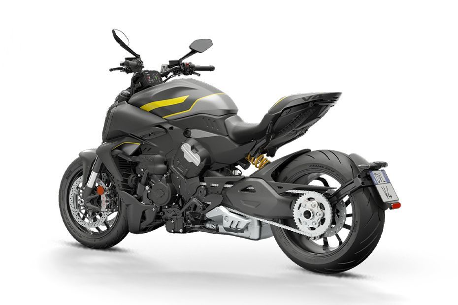 Rear Left Three Quarter View of Diavel V4