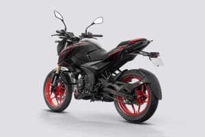 Rear Left Three Quarter View of Pulsar N160 S