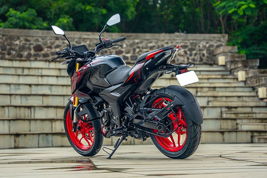 Rear Left Three Quarter View of Pulsar N160 S