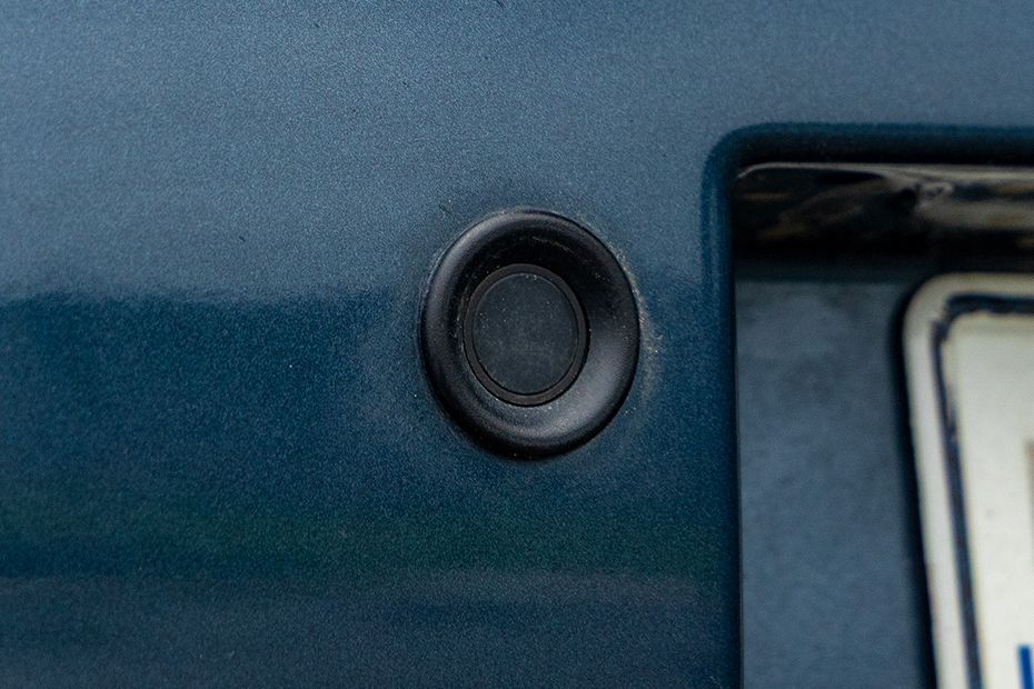 Rear Parking Sensors Image of Bolero Neo