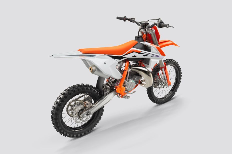 Rear Right Three Quarter View of 85 SX