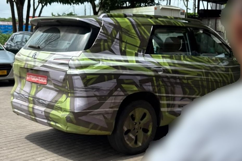Rear Right Three Quarter View Image of Hector Hawk EV