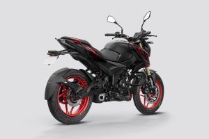 Rear Right Three Quarter View of Pulsar N160 S