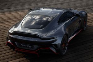 Rear Right Three Quarter View Image of Vantage