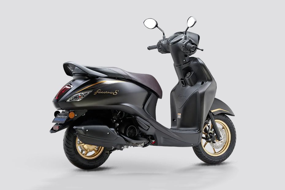 Rear Right Three Quarter View of Fascino 125 Fi Hybrid