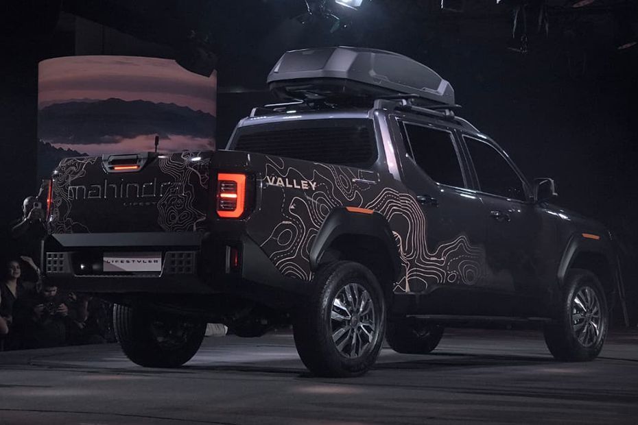Rear Right Three Quarter View Image of Scorpio Lifestyler