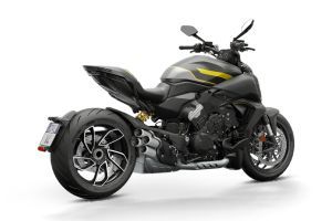 Rear Right Three Quarter View of Diavel V4