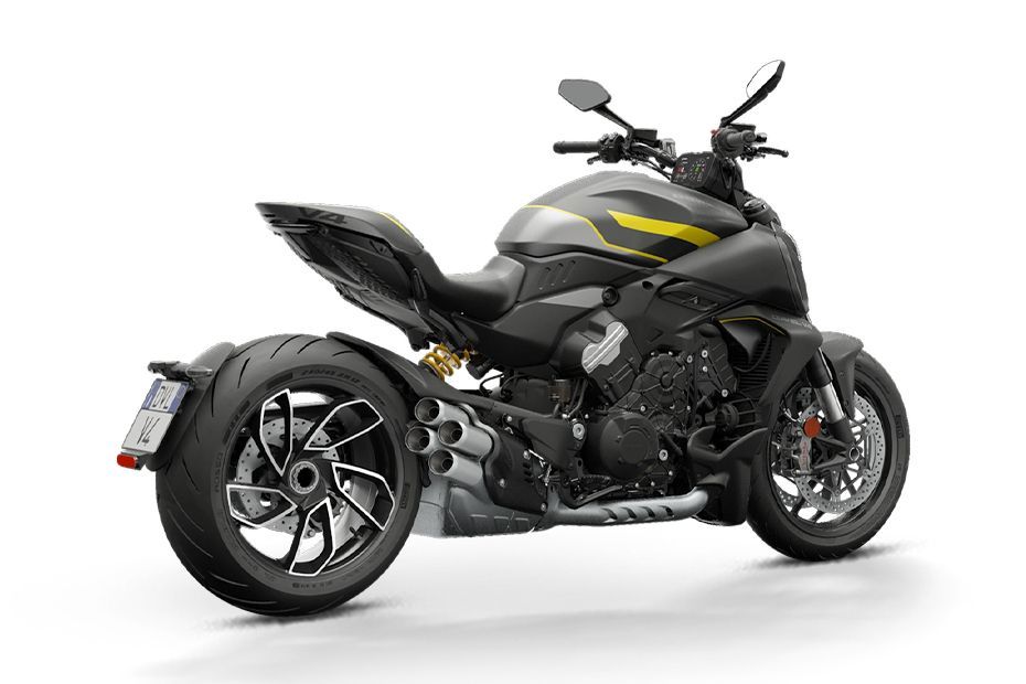 Rear Right Three Quarter View of Diavel V4