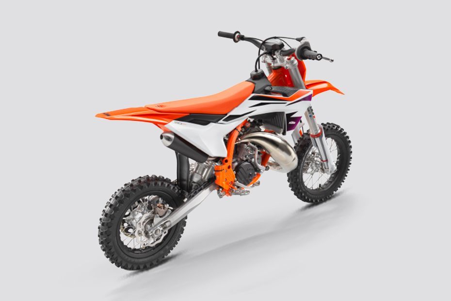 Rear Right Three Quarter View of 50 SX