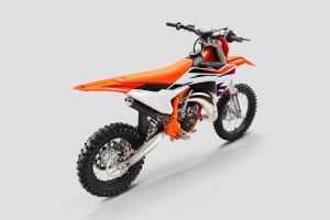 Rear Right Three Quarter View of 65 SX