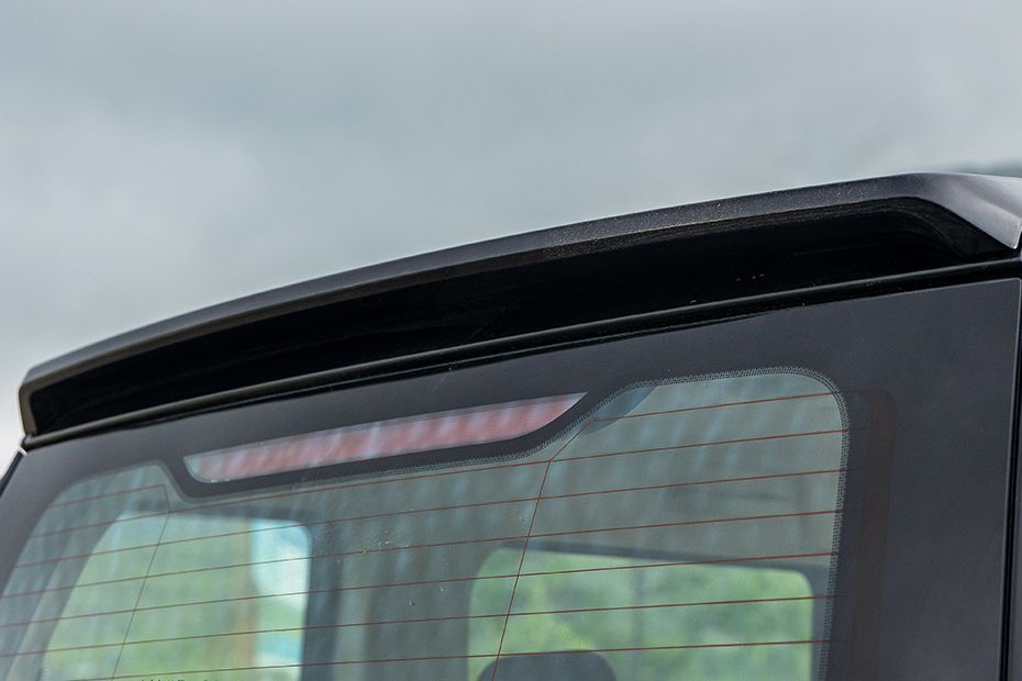 Rear Spoiler Image of Bolero Neo