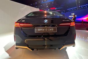 Rear View Image of i5 LWB