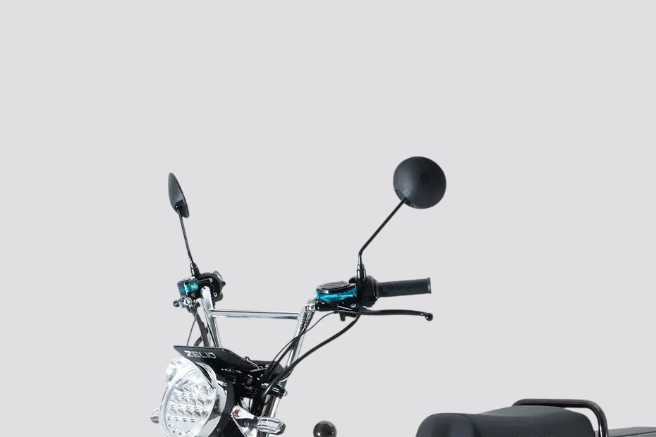 Rear View Mirror(Front View) of Model_