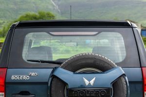 Rear WindShield Image of Bolero Neo