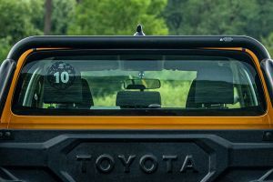 Rear WindShield Image of Hilux