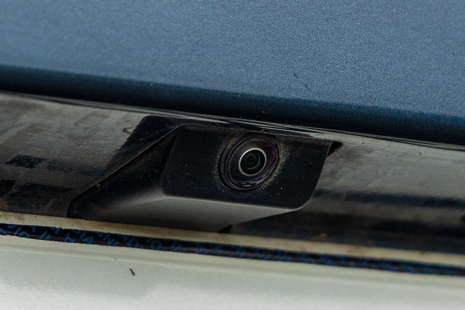 Reverse Parking Camera Image of Bolero Neo