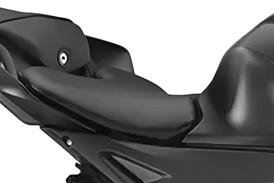 Rider Seat of R15 V4