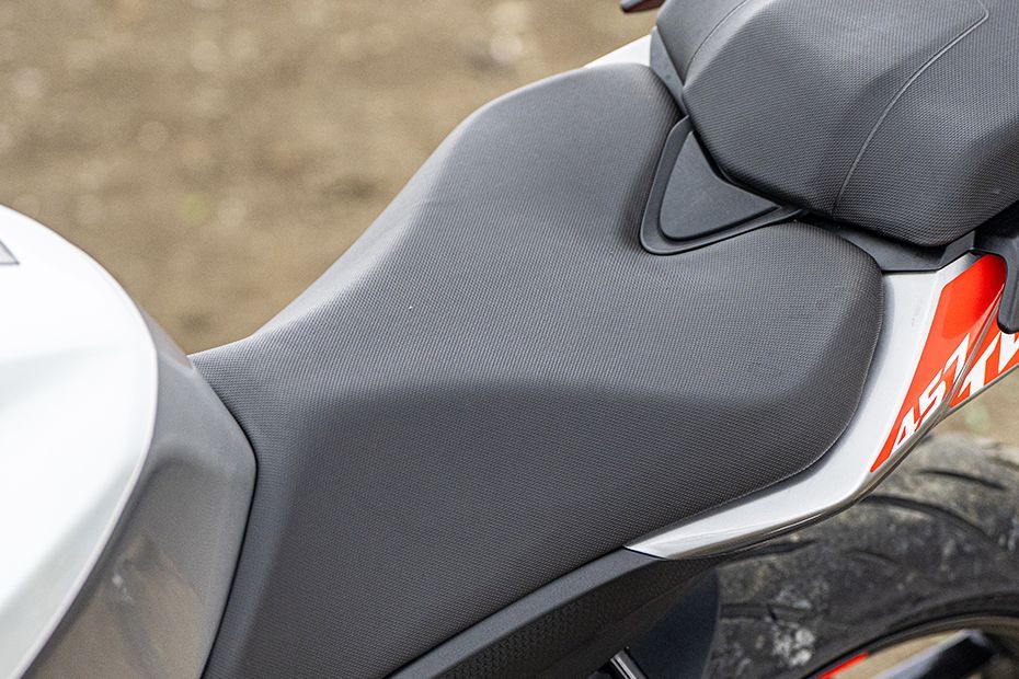 Rider Seat of Tuono 457