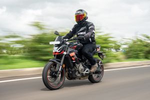 Riding: Front Left Quarter View of Tuono 457