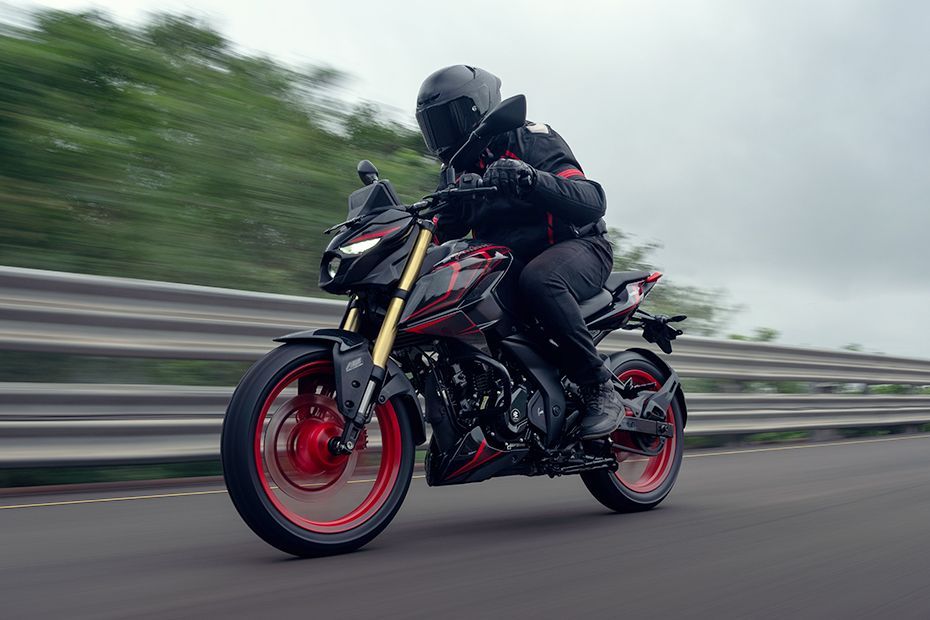 Riding: Front Left Quarter View of Pulsar N160 S