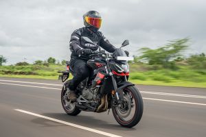 Riding: Front Right Quarter View of Tuono 457