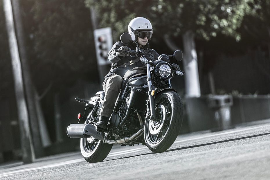 Riding: Front Right Quarter View of Eliminator