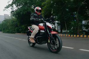 Riding: Front Right Quarter View of EX2s