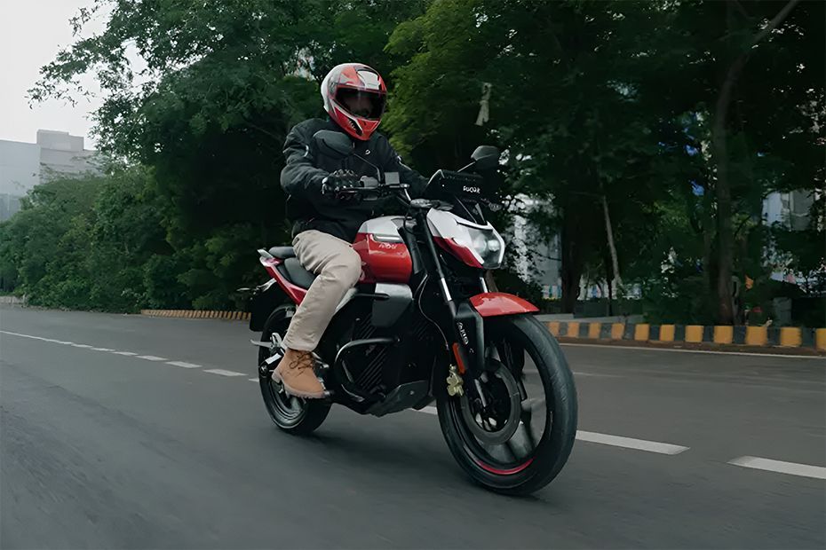 Riding: Front Right Quarter View of EX2s