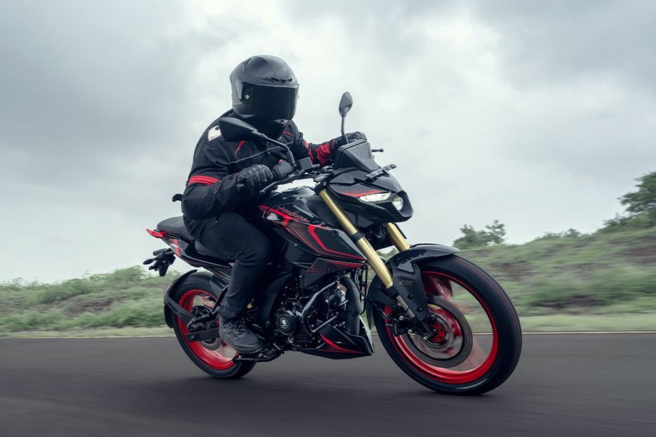 Riding: Front Right Quarter View of Pulsar N160 S