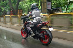 Riding: Rear Left Three Quarter View of Pulsar N160 S
