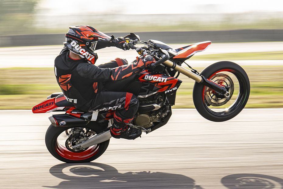Riding: Side Profile (Right) View Profile View of Hypermotard 698 Mono