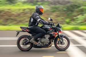 Riding: Side Profile (Right) View Profile View of Tuono 457