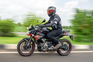 Riding: Side Profile(Left)View of Tuono 457