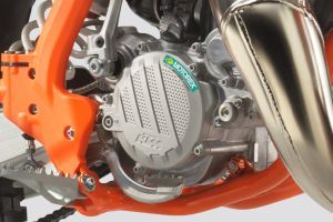 Engine (Right) of 85 SX